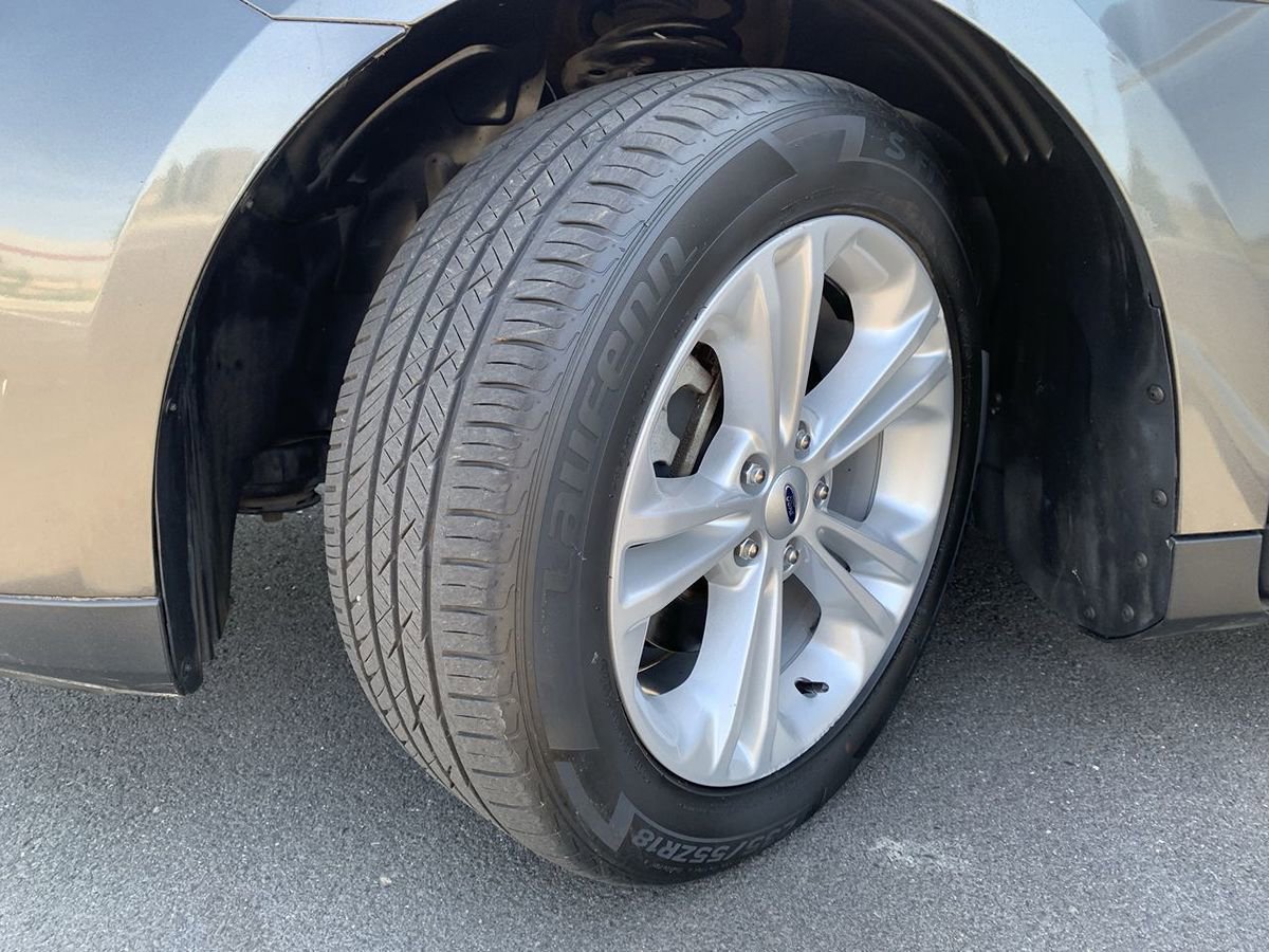 Used 2018 Ford Taurus SEL FWD image 12
