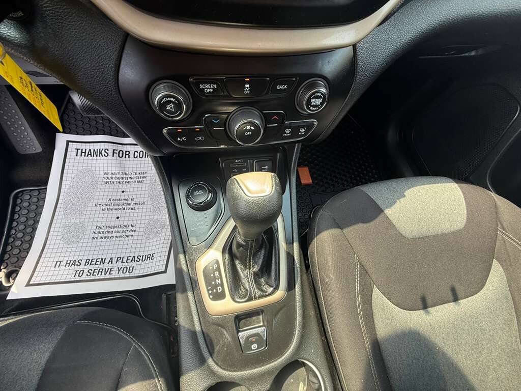 Used 2014 Jeep Cherokee Latitude w/ Cold Weather Group image 19