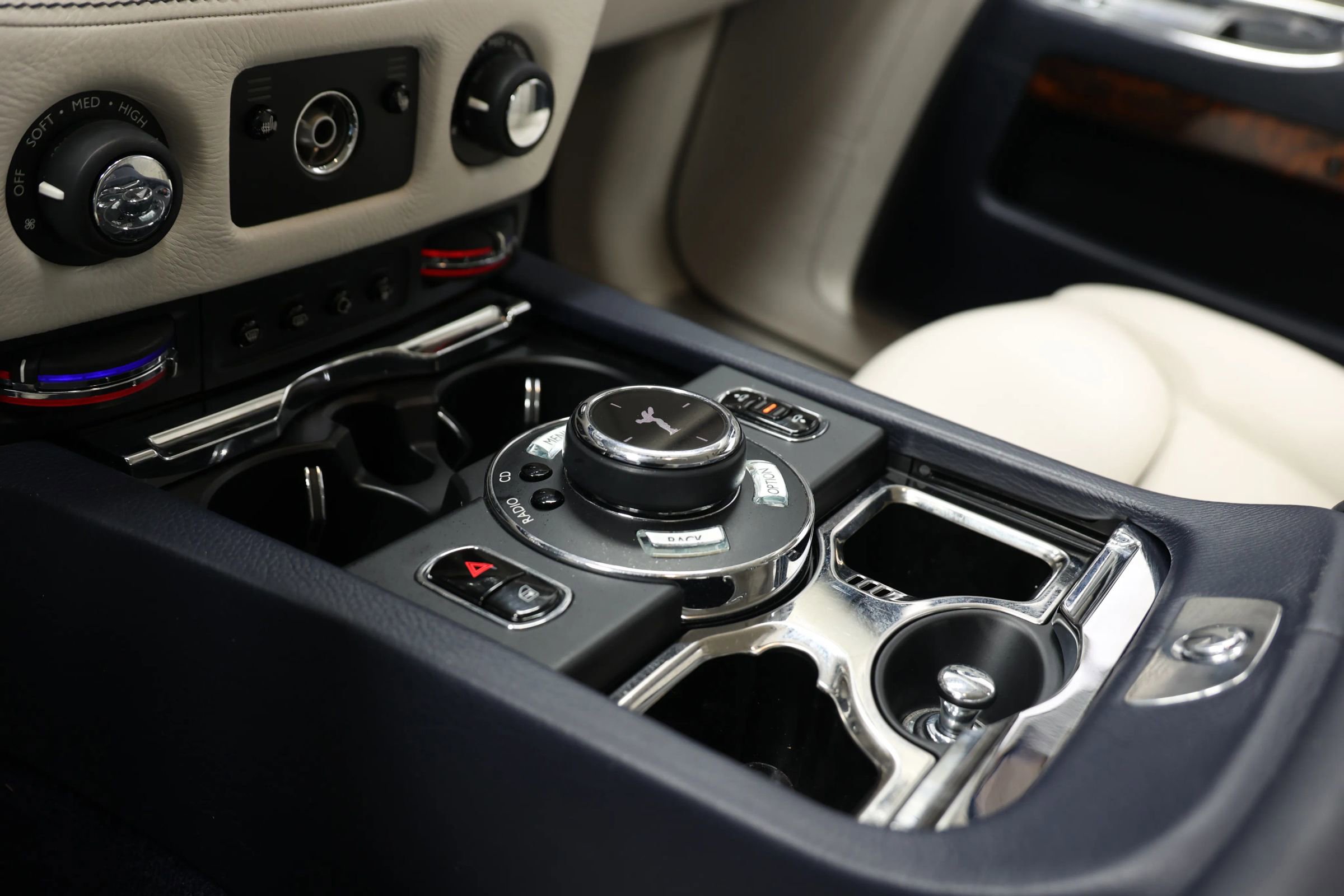 Used 2015 Rolls-Royce Ghost image 40