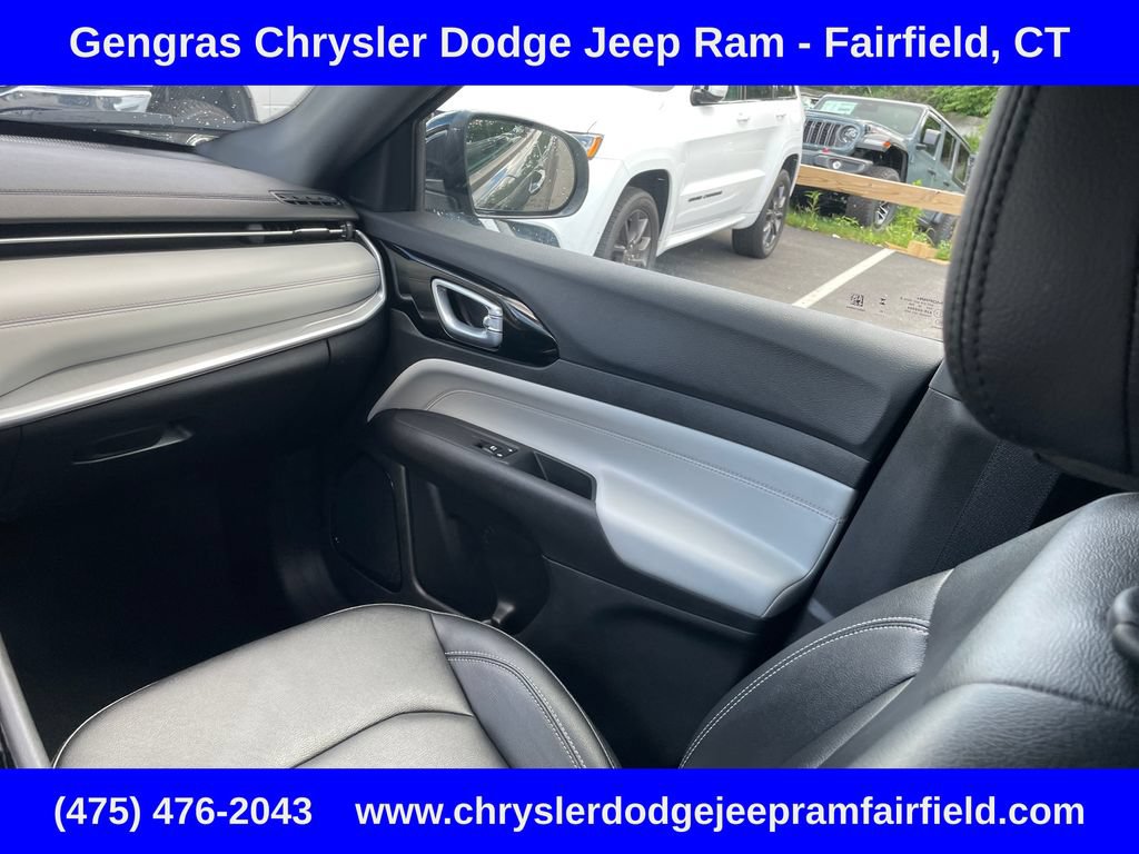 Certified 2025 Jeep Compass Limited AWD/4WD image 55