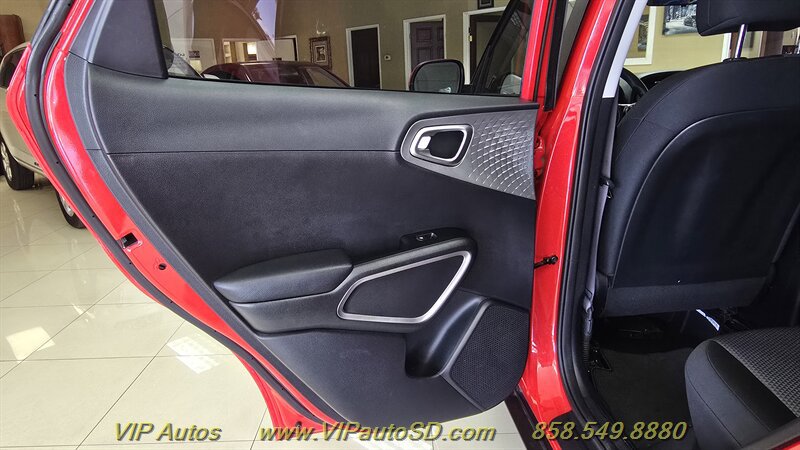 Used 2023 Kia Soul LX FWD image 13