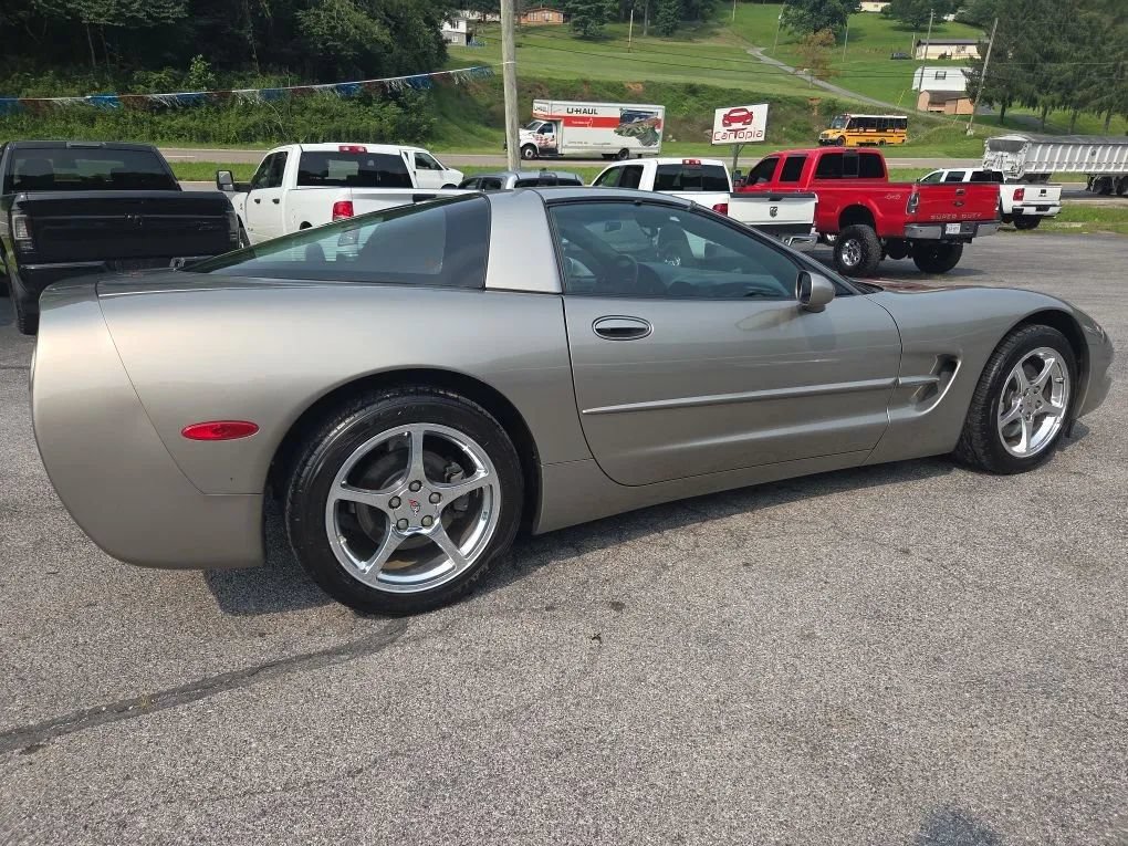 Used 2000 Chevrolet Corvette Coupe w/ Roof Pkg RWD image 5