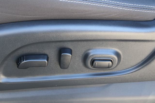 Used 2023 Nissan Titan SV w/ SV Convenience Package image 38