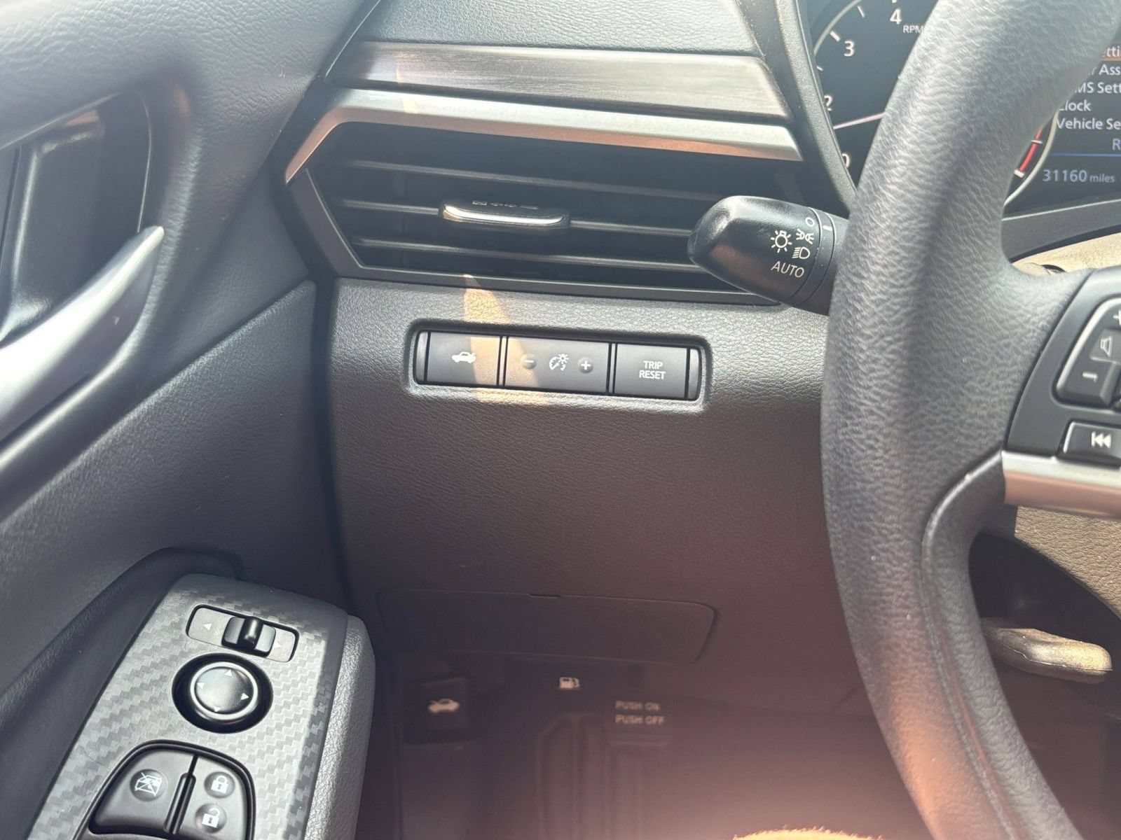 Used 2025 Nissan Altima 2.5 SV FWD image 32