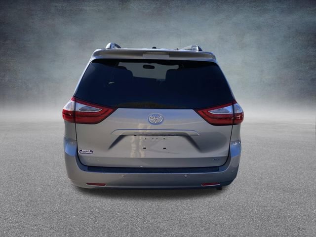 Used 2017 Toyota Sienna XLE Premium FWD image 6