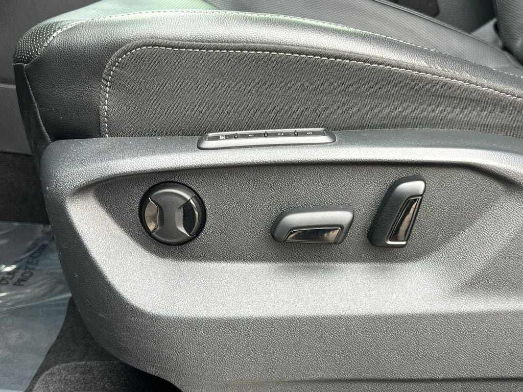 Used 2018 Volkswagen Atlas SEL AWD/4WD image 14