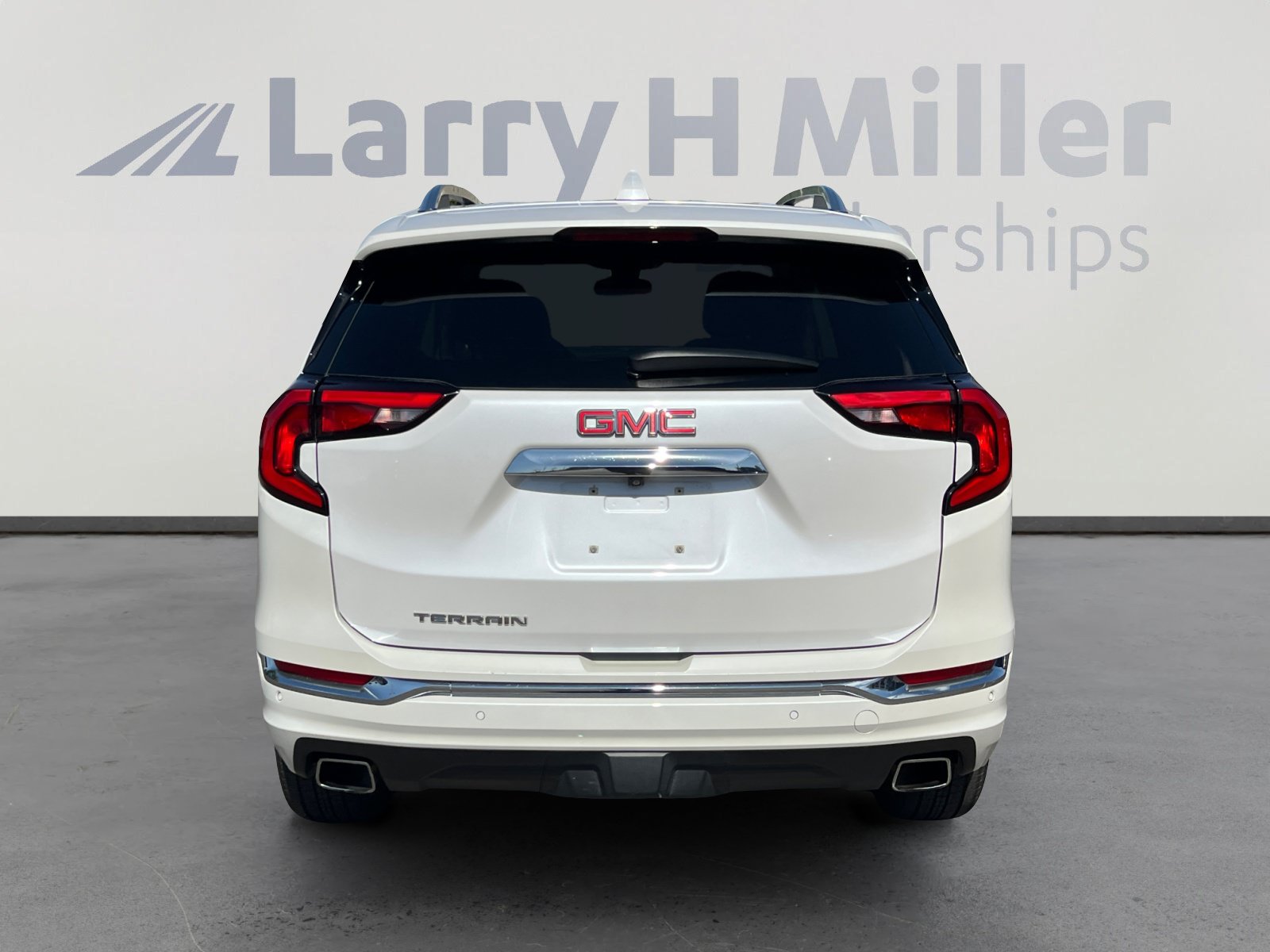 Used 2020 GMC Terrain Denali w/ Denali Premium Package FWD image 4