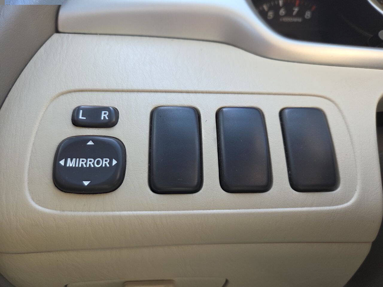 Used 2004 Toyota Highlander 2WD image 36