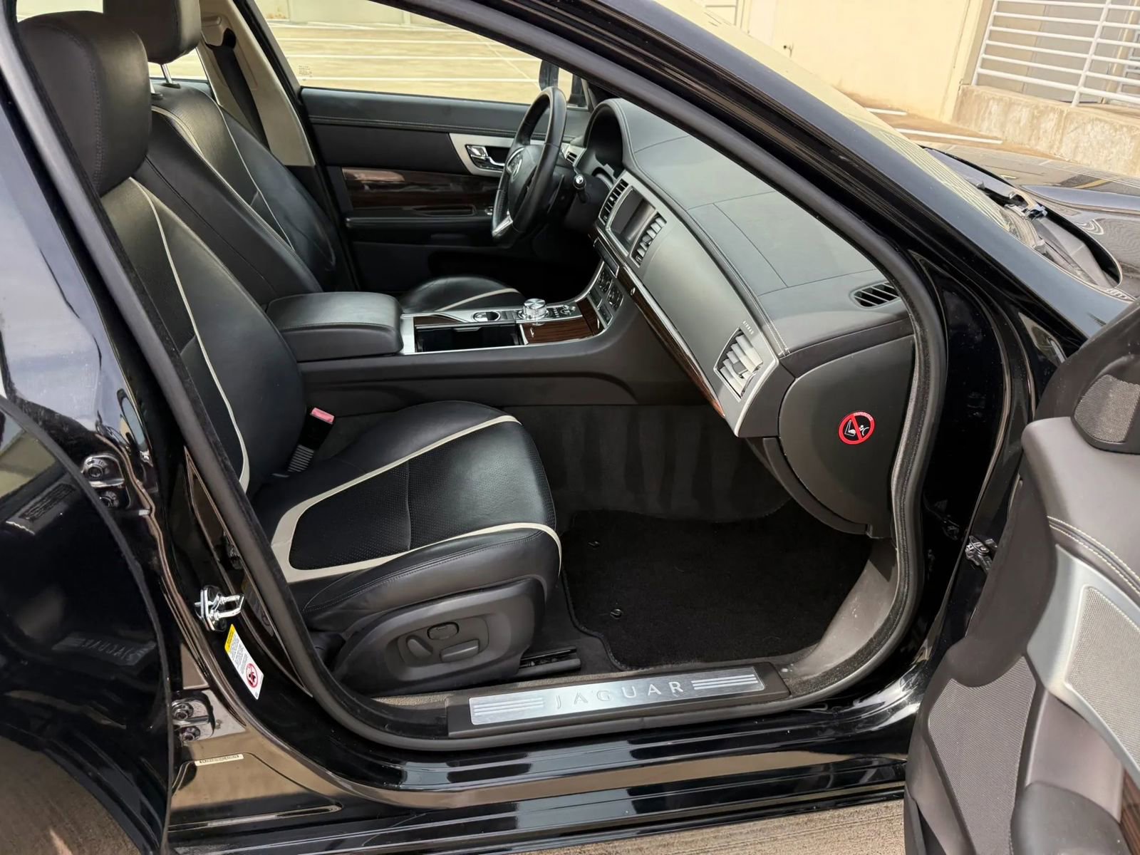 Used 2012 Jaguar XF Portfolio RWD image 16