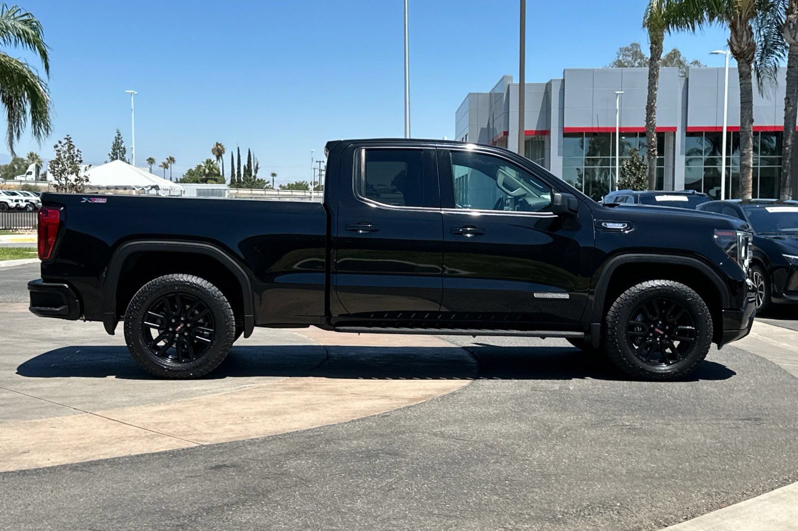 Certified 2023 GMC Sierra 1500 Elevation w/ X31 Off-Road Package AWD/4WD image 3