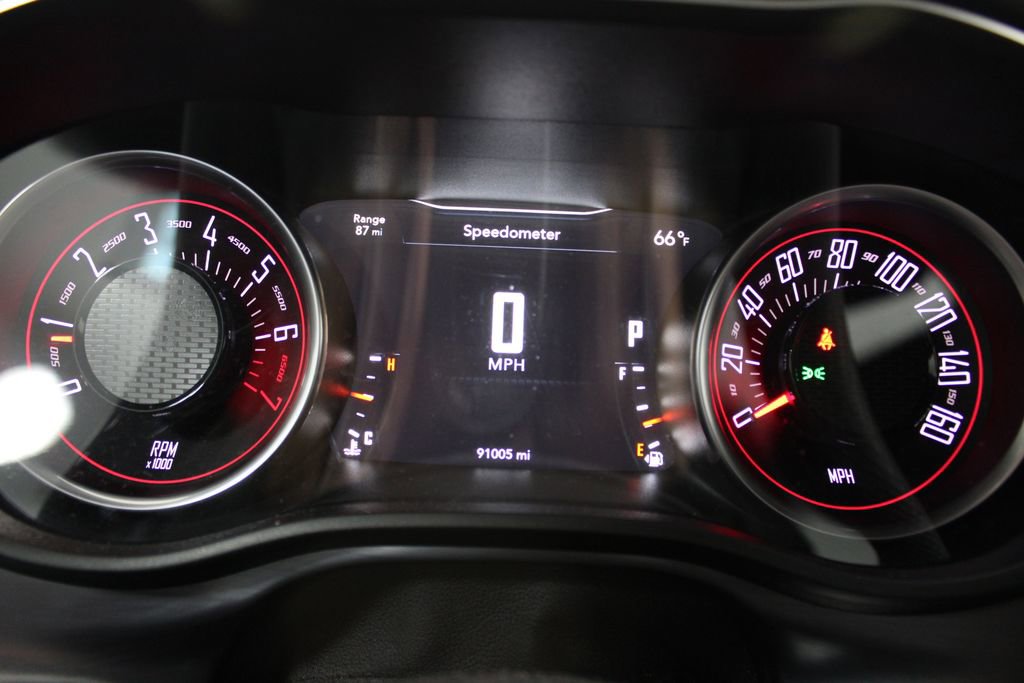 Used 2017 Dodge Challenger SXT image 17