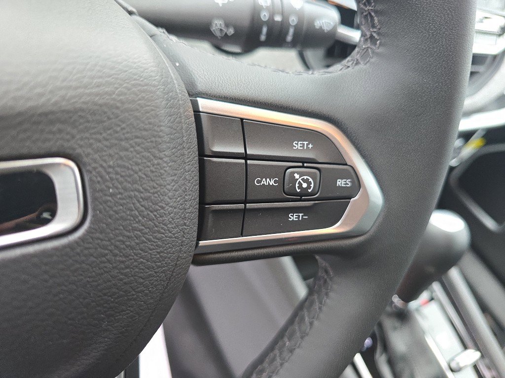 Used 2025 Jeep Compass Latitude image 23