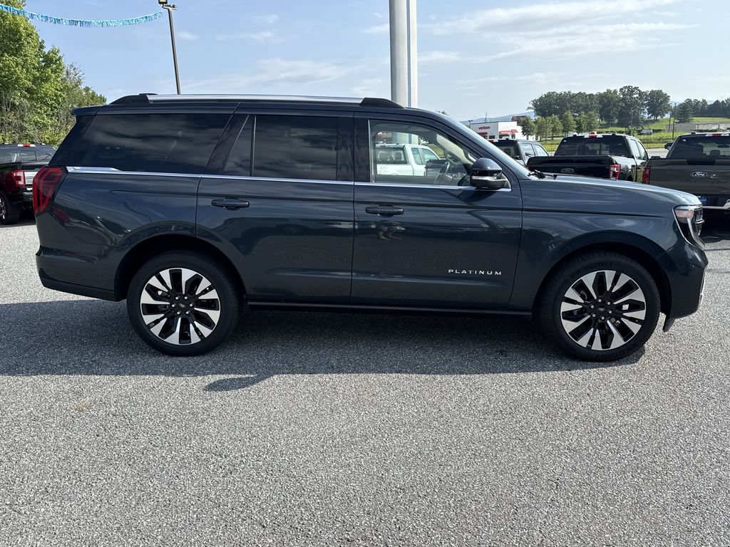 Used 2025 Ford Expedition Platinum w/ Driver's Package AWD/4WD image 8