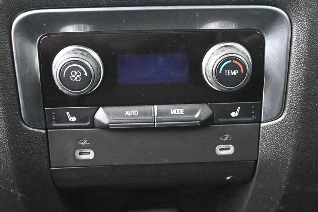 Used 2023 Chevrolet Suburban Premier AWD/4WD image 28