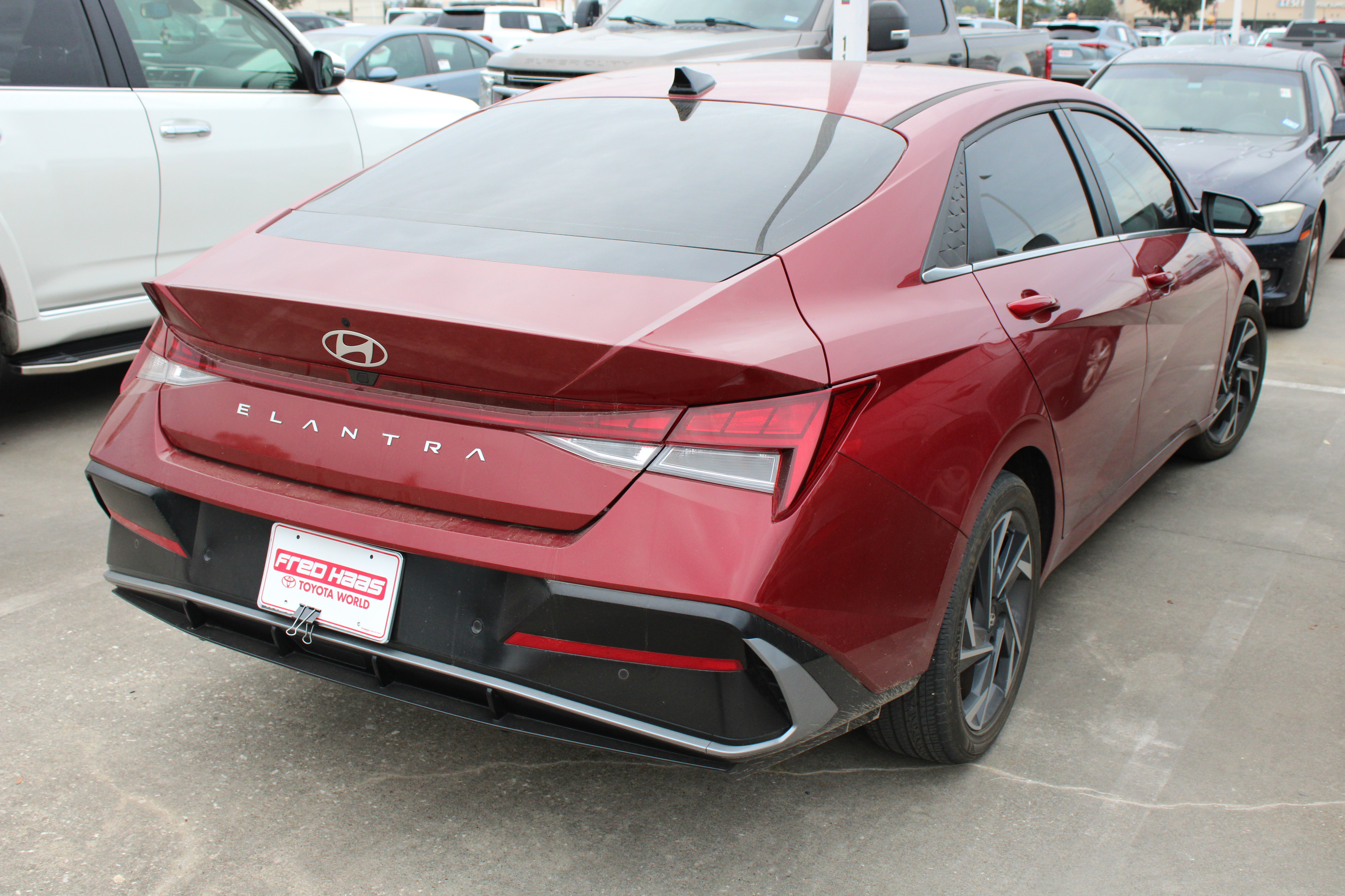 Used 2024 Hyundai Elantra Limited FWD image 11