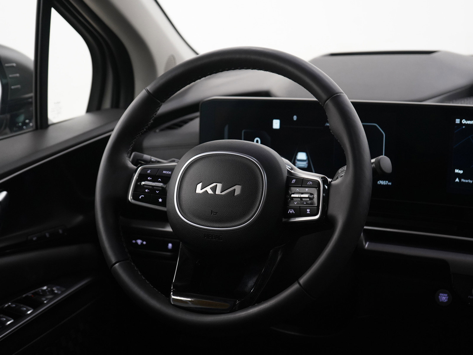 Used 2025 Kia Carnival SX Prestige image 15