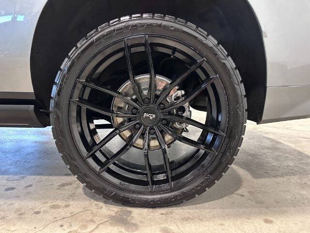 Used 2023 GMC Yukon XL Denali w/ Denali Reserve Package AWD/4WD image 12