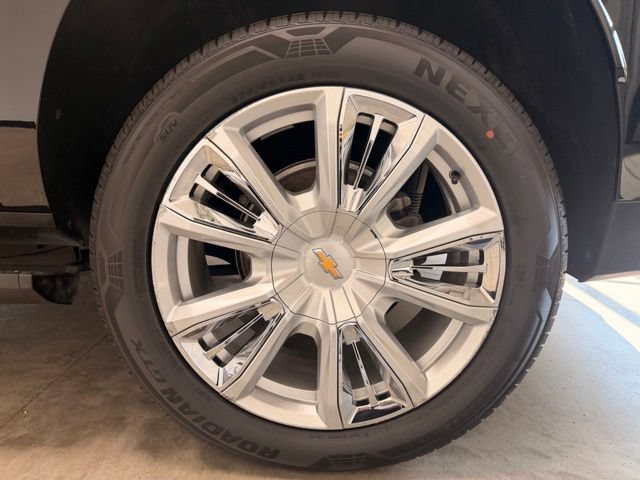 Used 2024 Chevrolet Suburban High Country AWD/4WD image 14