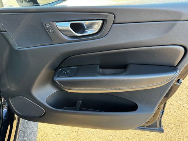 Used 2023 Volvo XC60 B5 Core image 13