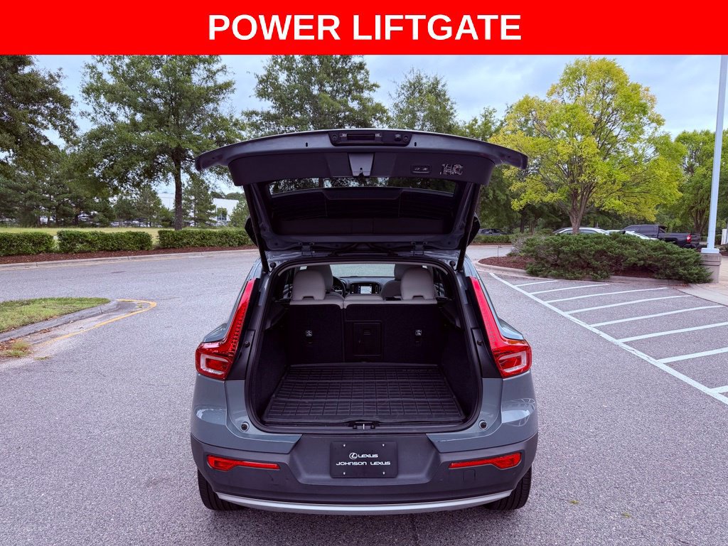 Used 2021 Volvo XC40 T5 Momentum w/ Premium Package AWD/4WD image 7