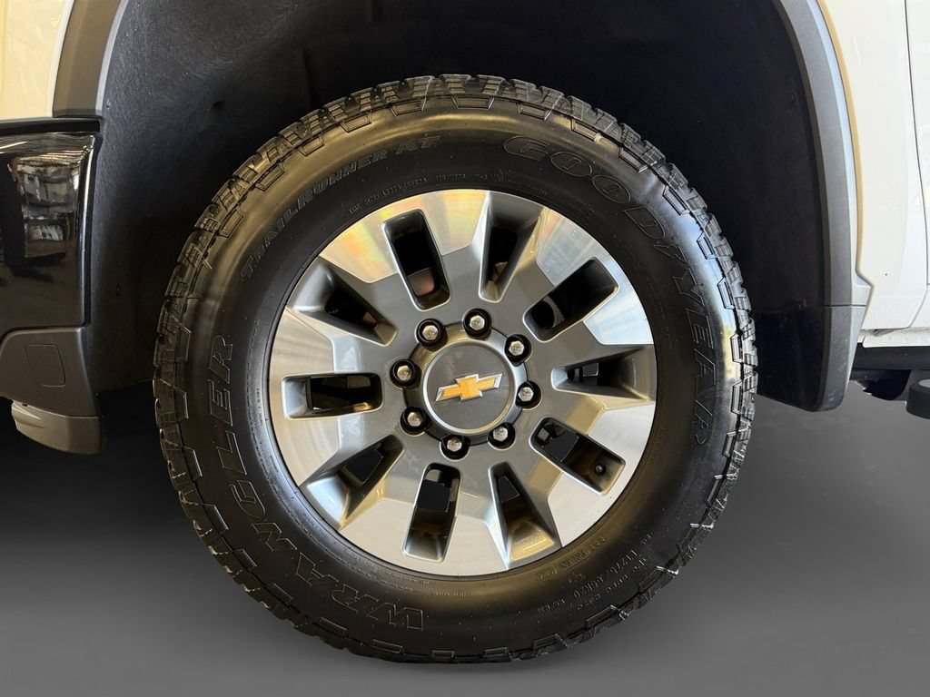 Used 2024 Chevrolet Silverado 2500 Custom w/ Custom Value Package AWD/4WD image 15