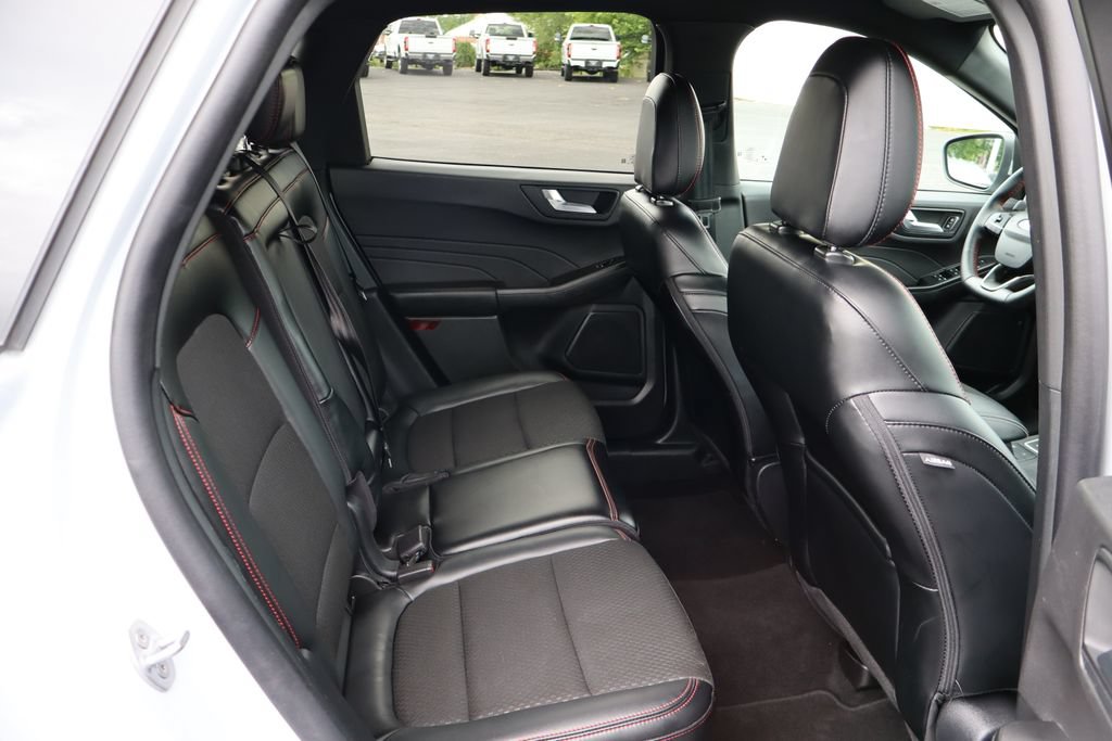 Used 2025 Ford Escape ST-Line Select AWD/4WD image 29