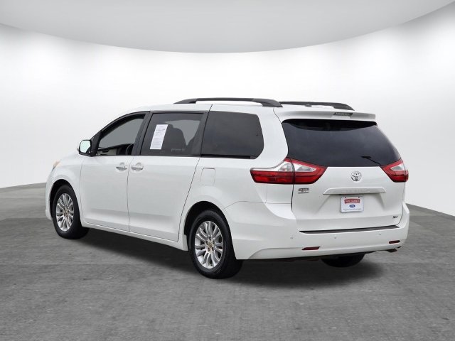 Used 2017 Toyota Sienna XLE Premium FWD image 6
