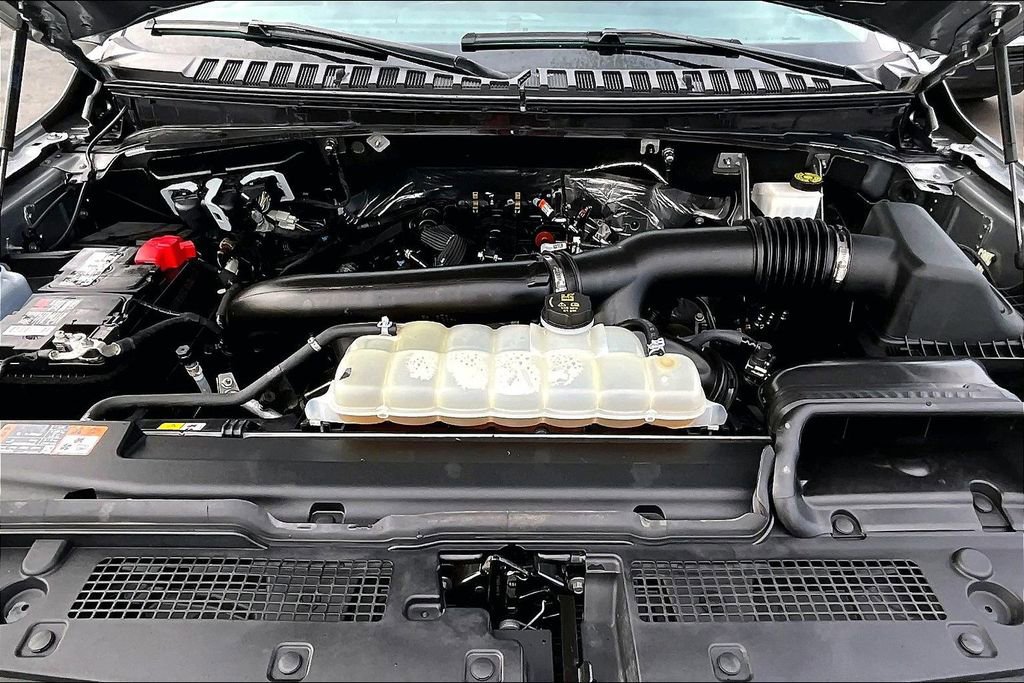 Used 2024 Ford Expedition XLT image 32