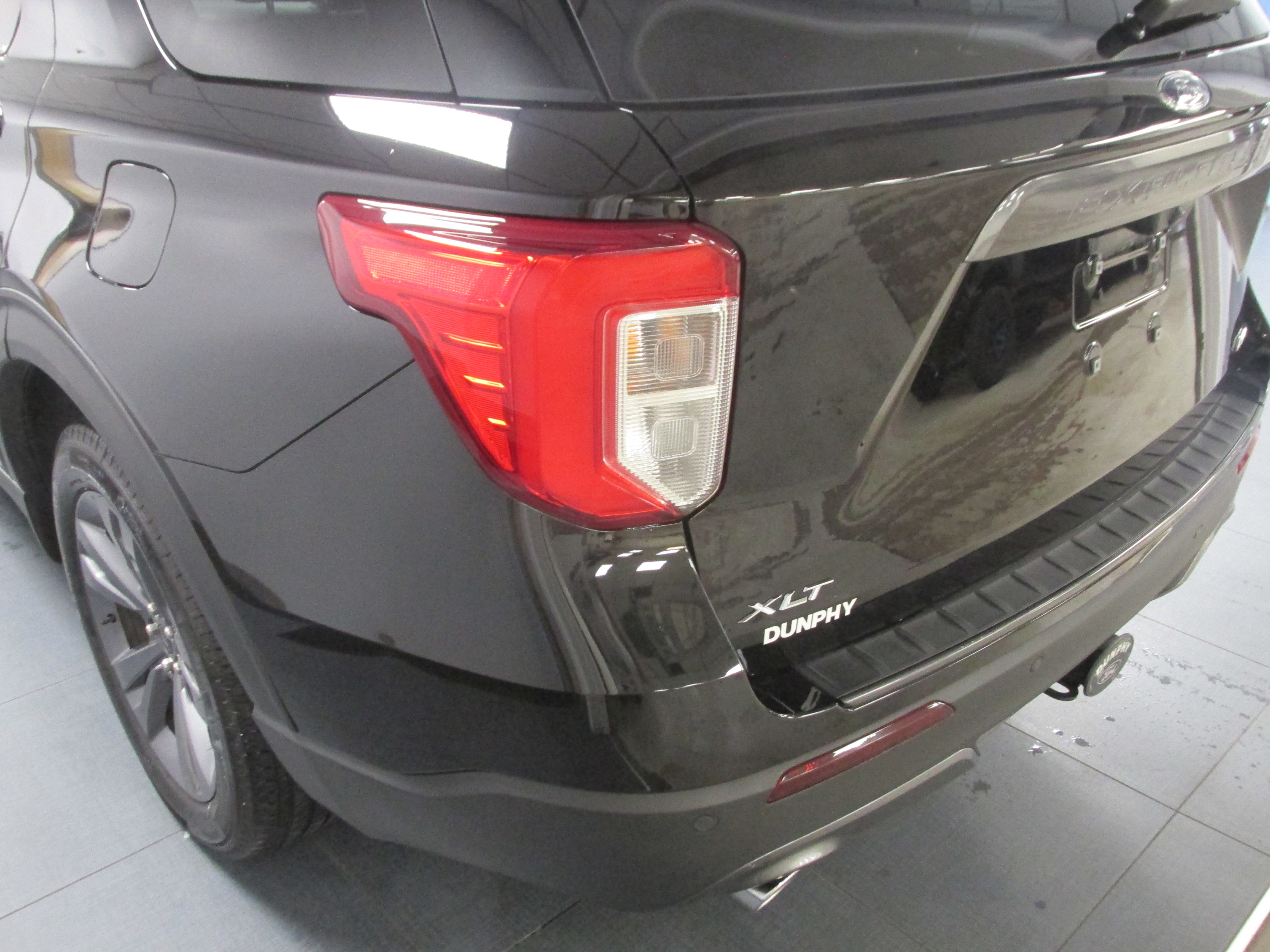 Used 2022 Ford Explorer XLT w/ Equipment Group 202A image 12