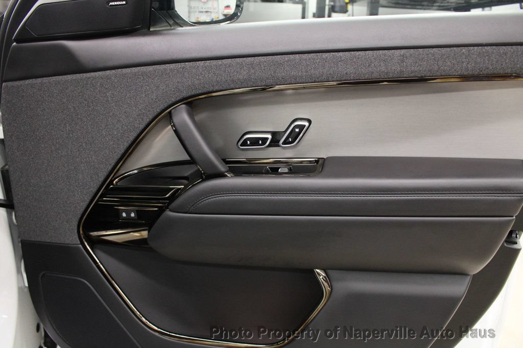 Used 2025 Land Rover Range Rover Sport SE AWD/4WD image 44