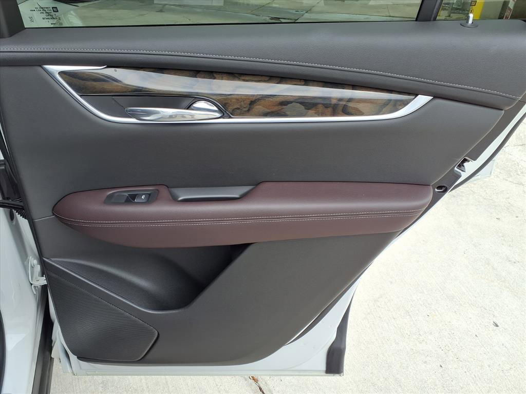 Certified 2022 Cadillac XT6 Premium Luxury image 12