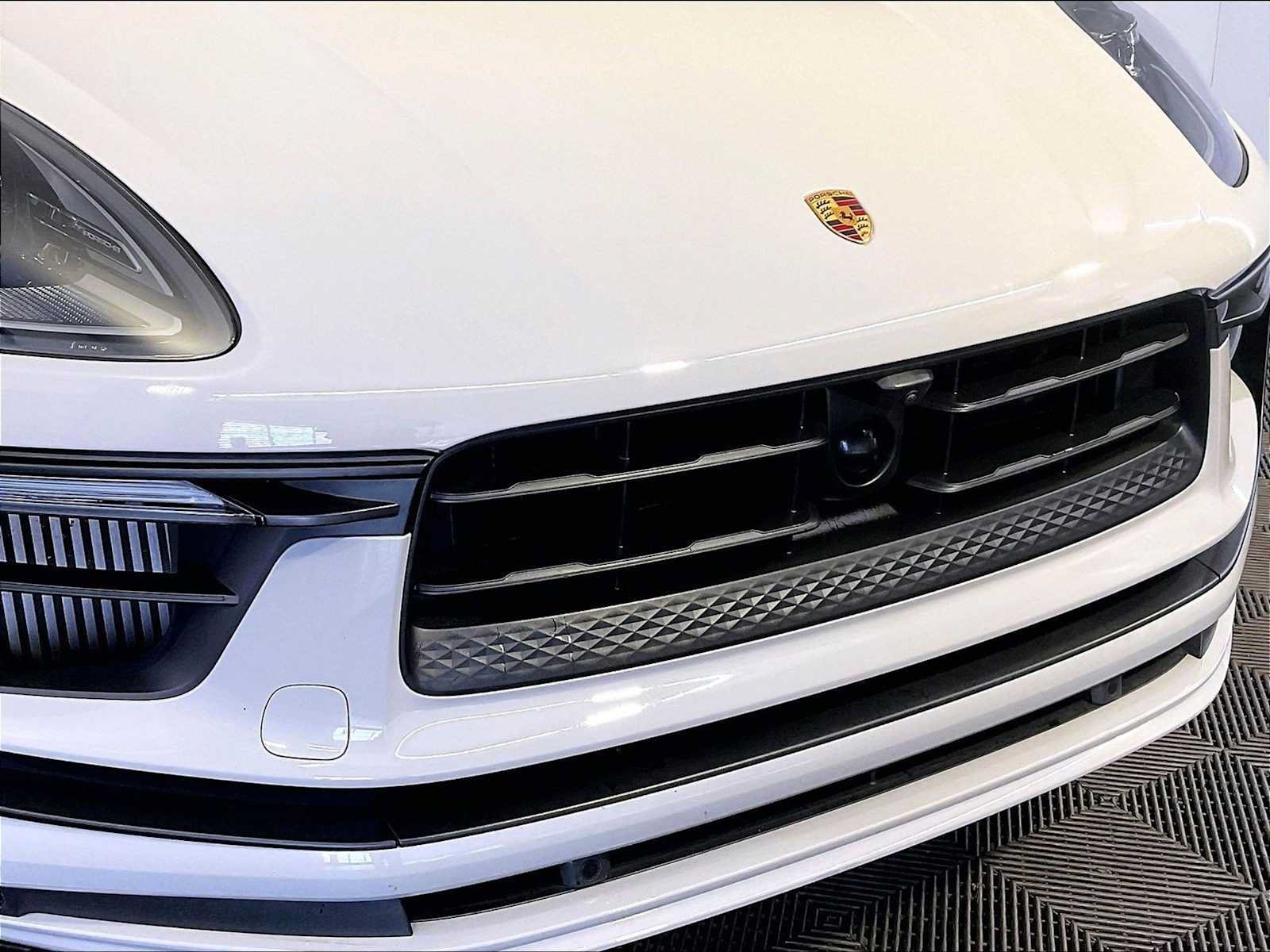 Certified 2023 Porsche Macan S AWD/4WD image 34