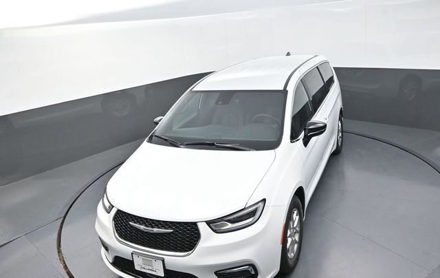 New 2026 Chrysler Pacifica Select image 13