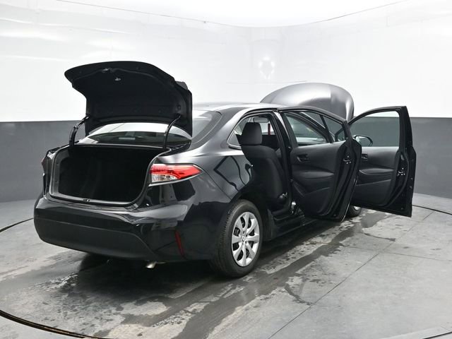 Used 2025 Toyota Corolla LE FWD image 30