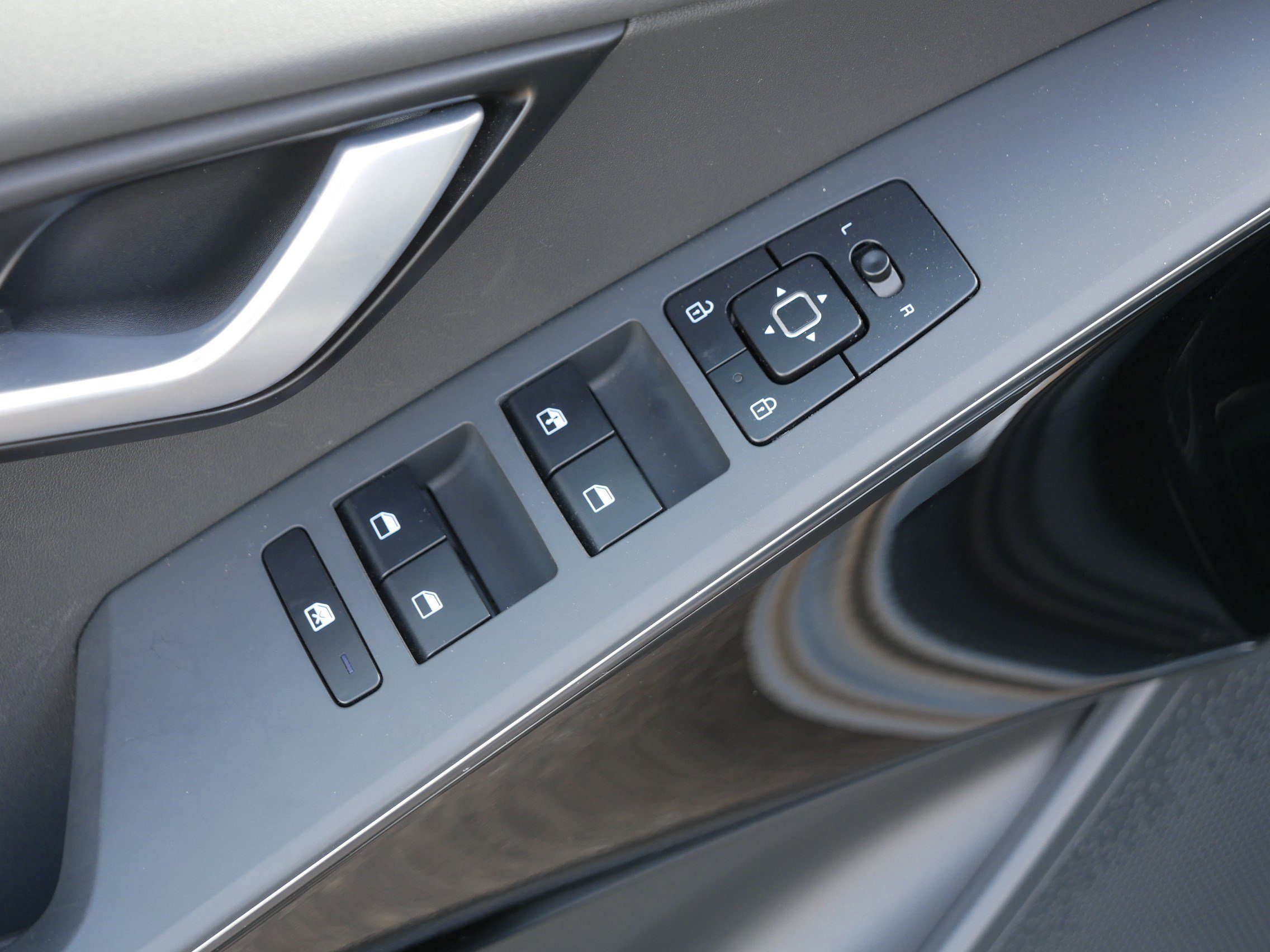 Certified 2023 Kia Niro EX w/ EX Cold Weather Package image 19