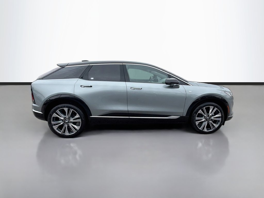 Certified 2025 Cadillac Optiq Luxury 2 AWD/4WD image 4