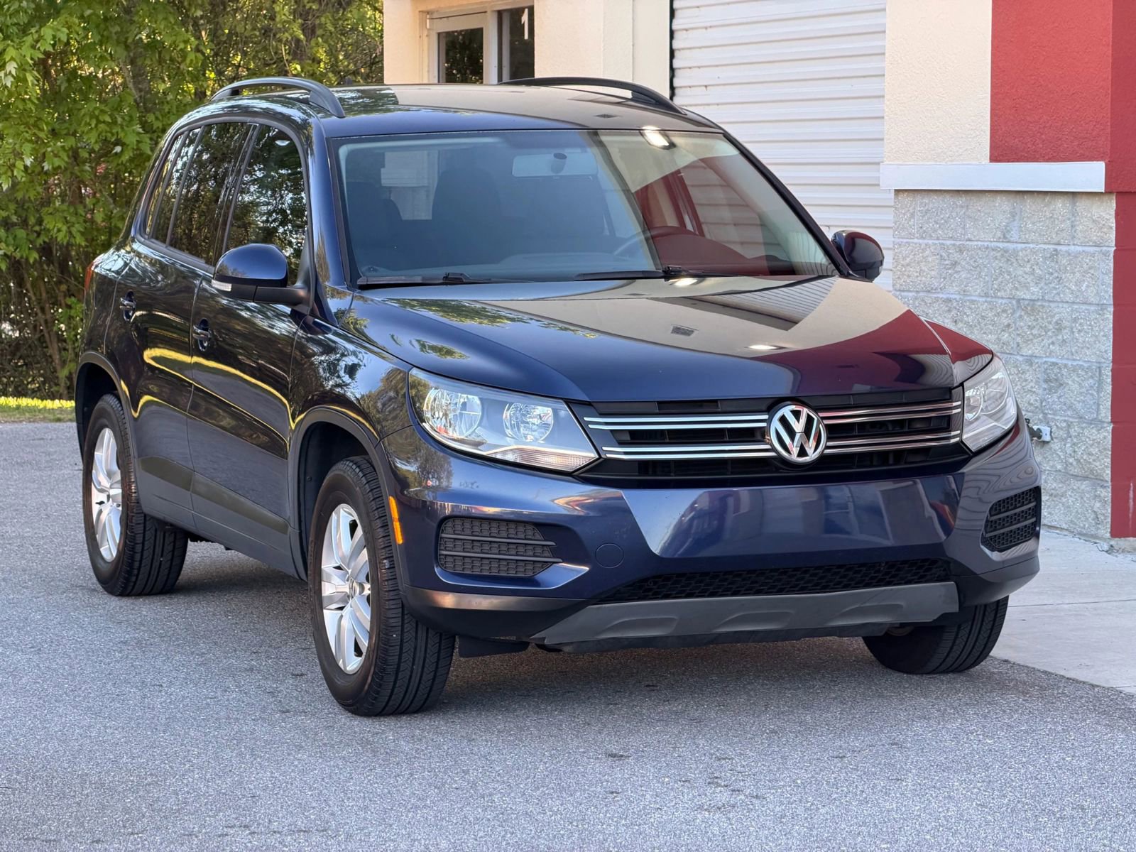 Used 2015 Volkswagen Tiguan S image 1