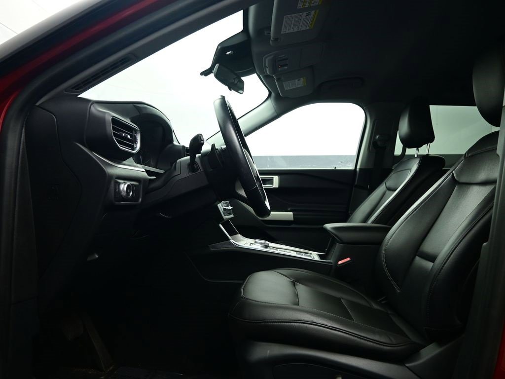 Used 2020 Ford Explorer XLT w/ Equipment Group 202A image 15