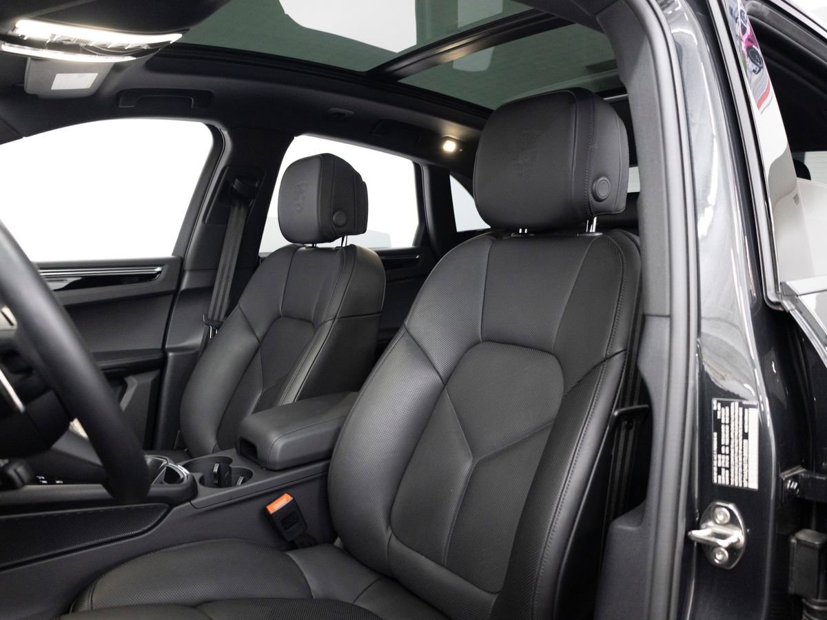 Certified 2026 Porsche Macan image 5