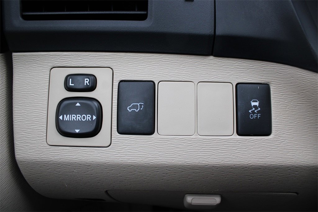 Used 2013 Toyota Venza LE image 24