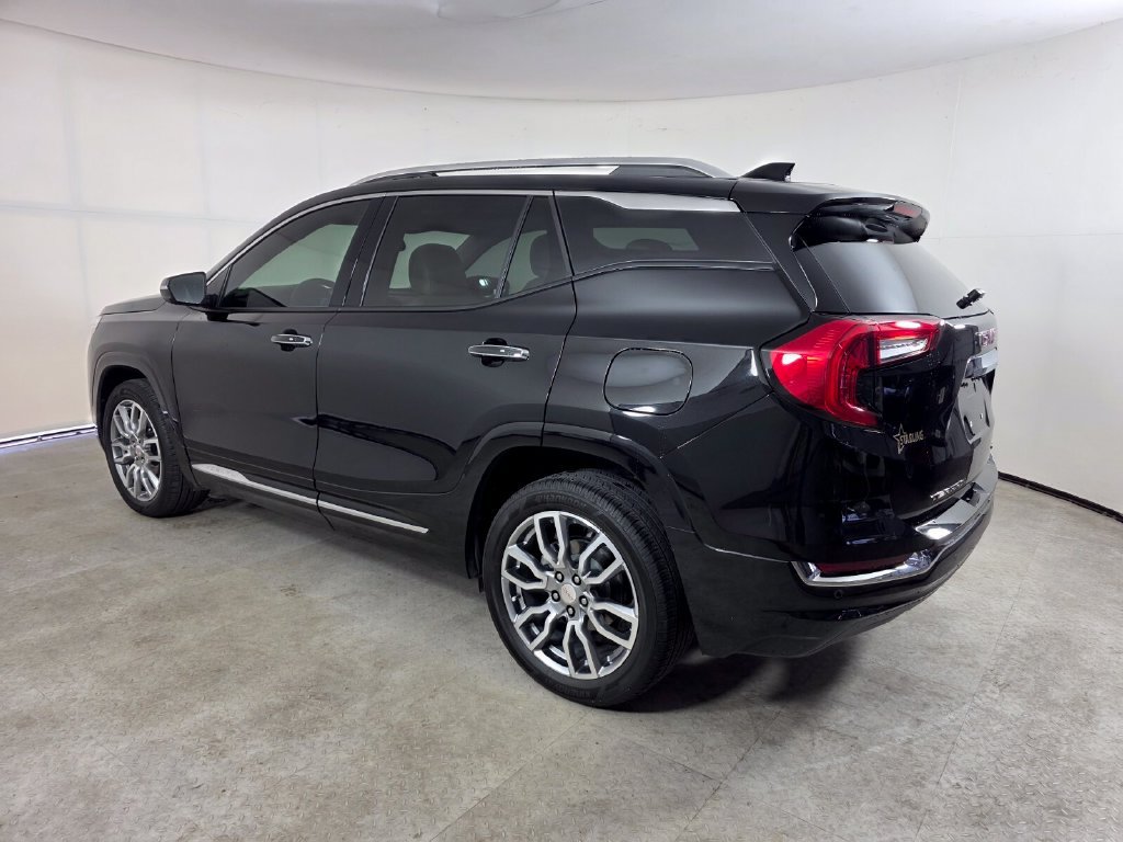 Used 2024 GMC Terrain Denali w/ Denali Premium Package AWD/4WD image 6