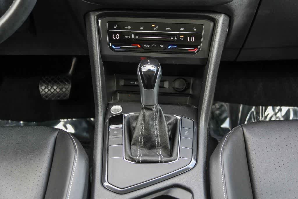 Used 2022 Volkswagen Tiguan SE w/ Panoramic Sunroof Package image 14