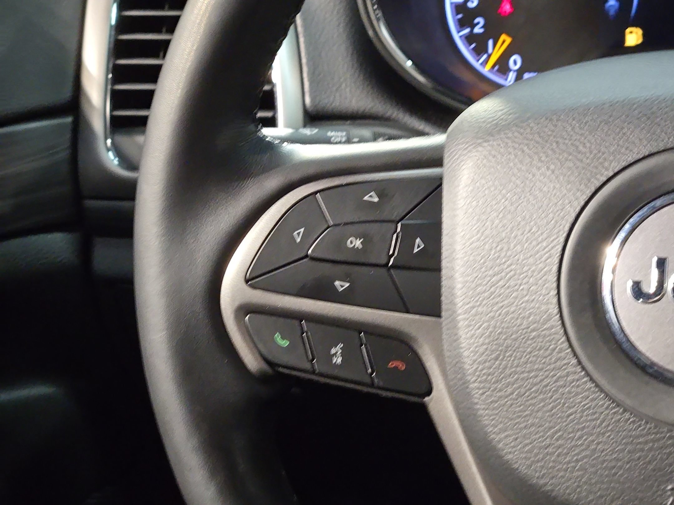 Used 2022 Jeep Grand Cherokee Laredo X AWD/4WD image 28