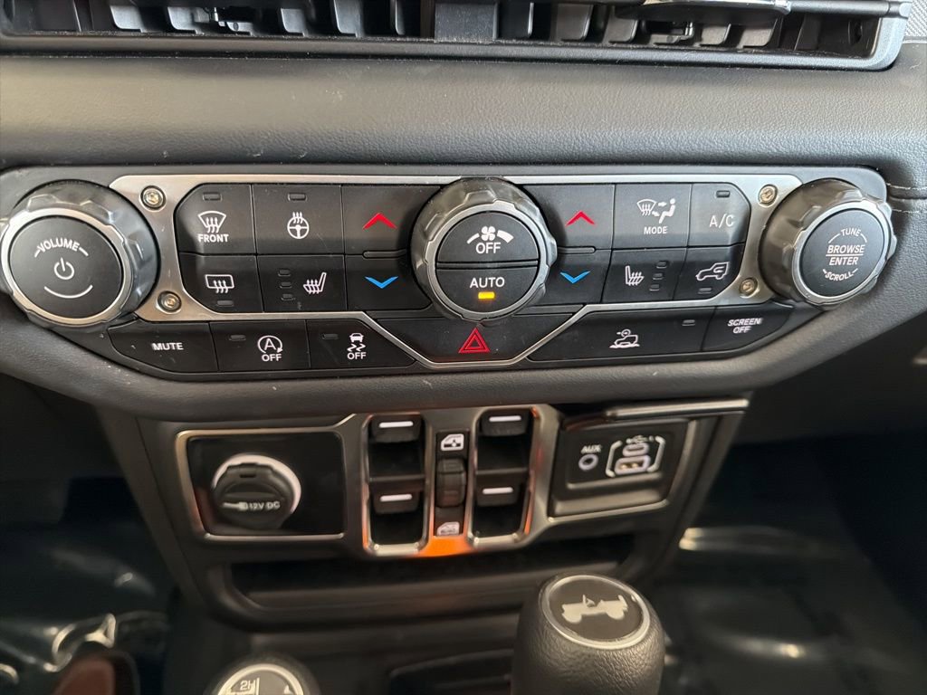 Used 2025 Jeep Wrangler Sahara image 13