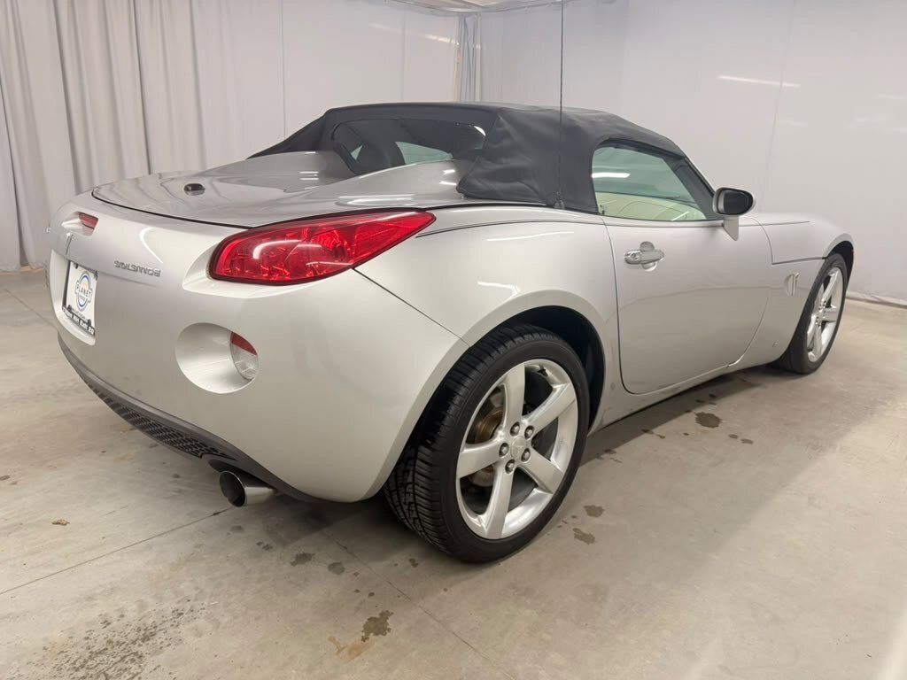 Used 2006 Pontiac Solstice Convertible w/ Premium Package RWD image 10