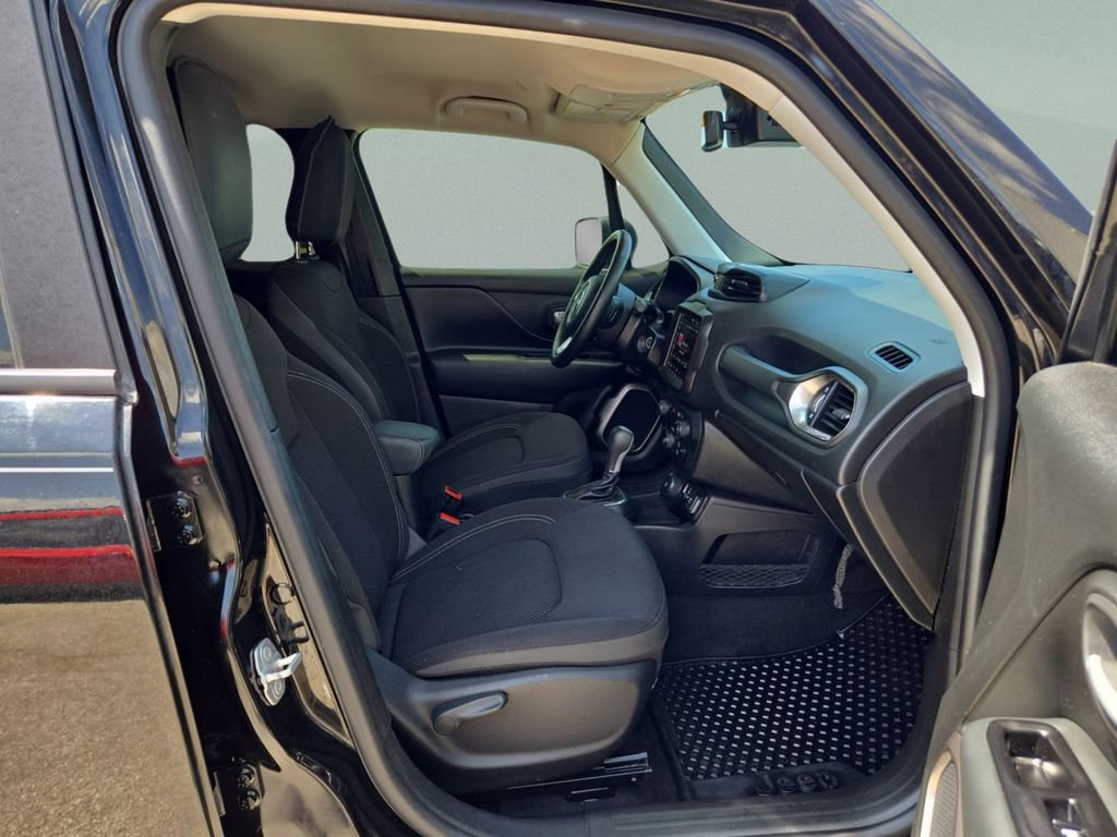 Certified 2023 Jeep Renegade Latitude w/ Premium Group image 18