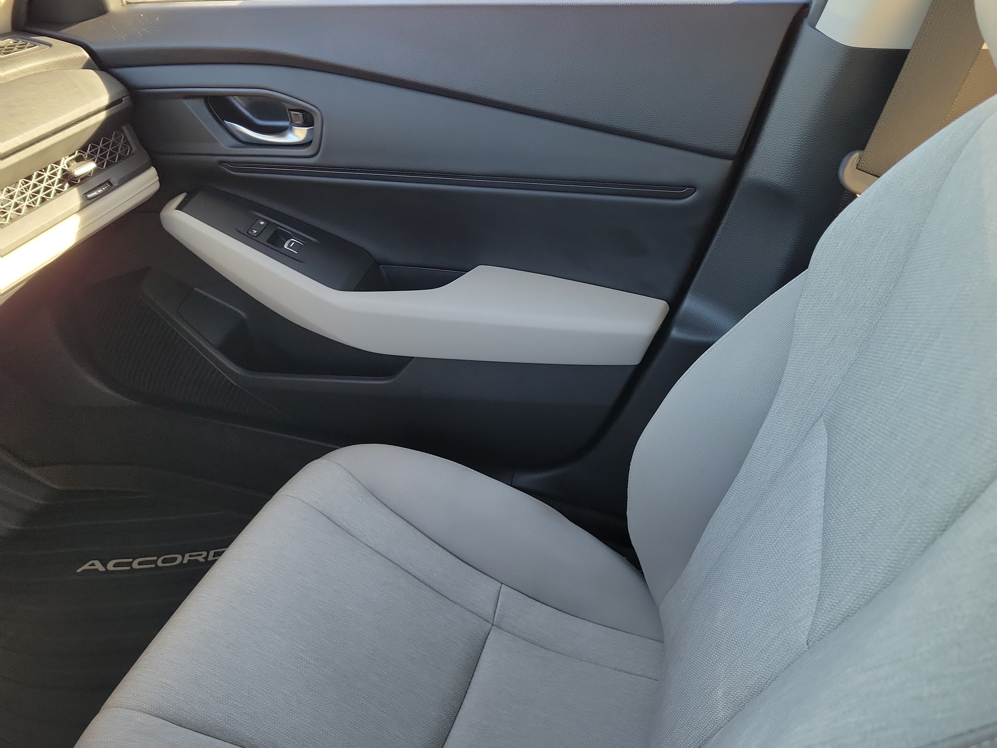 Used 2025 Honda Accord SE image 18