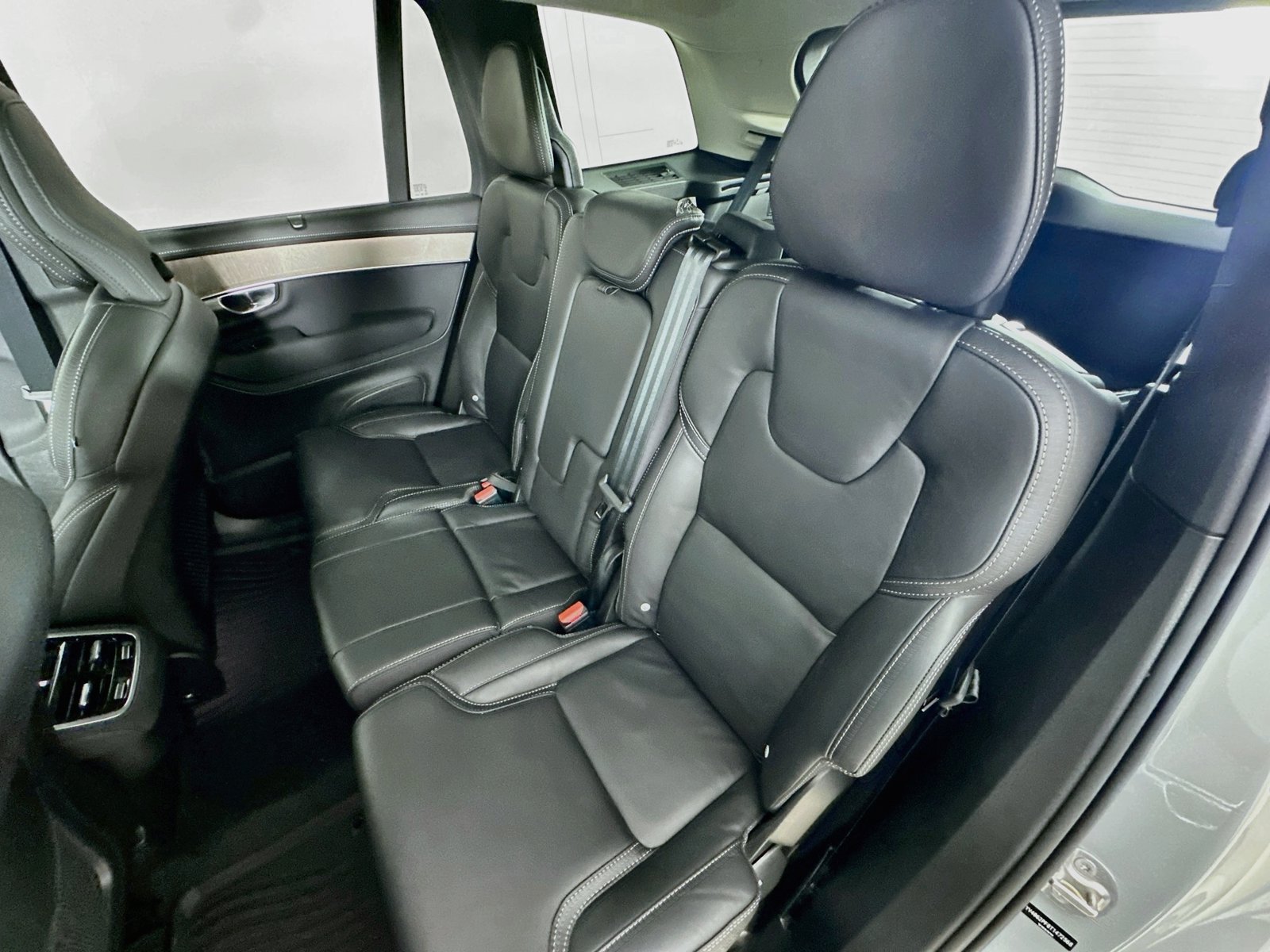 Used 2026 Volvo XC90 B6 Ultra w/ Protection Package AWD/4WD image 35