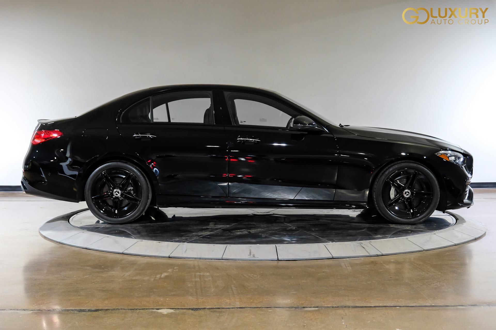 Used 2025 Mercedes-Benz C 300 4MATIC Sedan w/ AMG Line w/ Night Package image 8