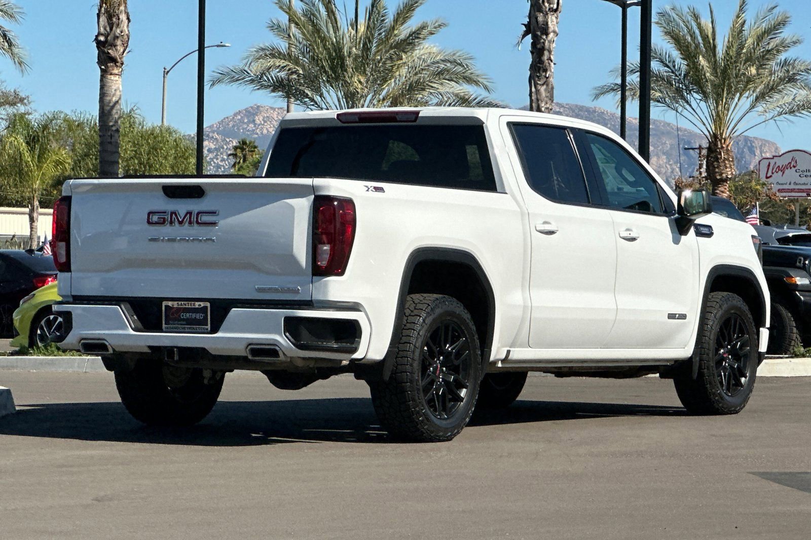 Used 2023 GMC Sierra 1500 Elevation w/ X31 Off-Road Package AWD/4WD image 4